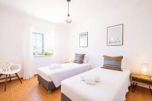 Villa Baya - Great family complex with communal po Villa in Guia