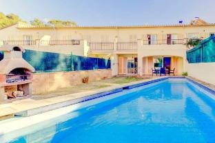 Casa Aria -Spacious Villa steps away from beach Villa in Serra de Tramuntana