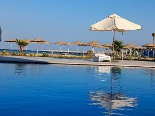 Explore Hurghada on Foot, Wi-Fi Apartment in Hurghada