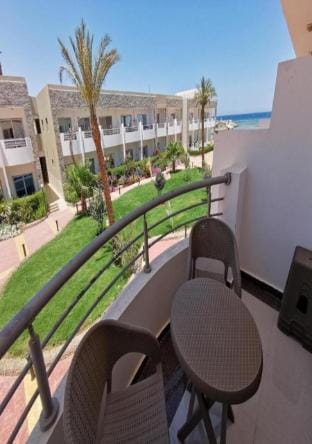 Furnished & Kitchinee Chalets, BeachFront, WI-Fi Apartment in Hurghada