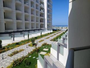 New, Sunny With Beachfront & WFi Apartment in Hurghada