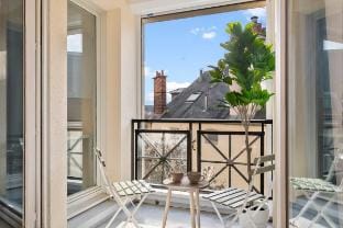 Geranimus Versailles Hesperides Apartment in Versailles