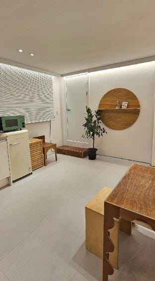 usual stay Seoul 는 '서울에서의 평범한 일상을.....'라는 뜻입니다.  Apartment in Seoul