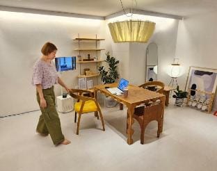 usual stay Seoul 는 '서울에서의 평범한 일상을.....'라는 뜻입니다.  Apartment in Seoul