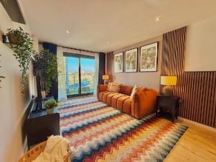 Luxury Property, Prime Location, Free Parking Vacation rental in Plymouth