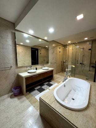 Marina Suite with Seafront Sunrise View Apartment in Penang