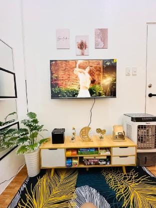 ComfyLoft Mandaluyong near MRT w/KARAOKE&WIFI&POOL Apartment in Mandaluyong