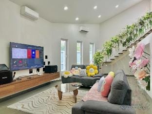 Mount Austin Landed•3BR•16Pax/Karaoke/Jacuzzi/BBQ Vacation rental in Johor Bahru