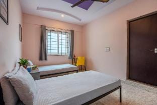 Neat & clean cozy private room in HSR Layout Vacation rental in Bengaluru