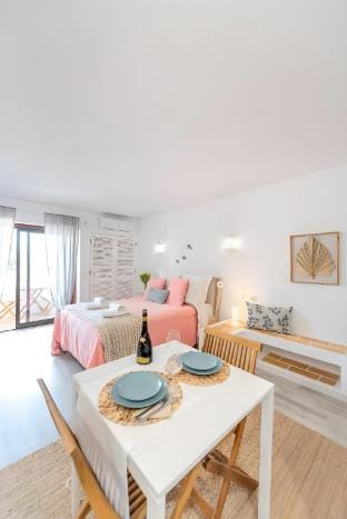 Albufeira Central Studio w/ swim pool & Seaview Apartment in Albufeira