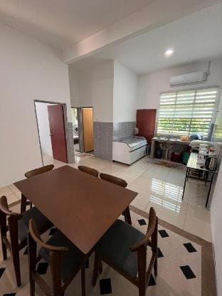 SeribuDua-SemiD, 3BR, FullAircond, Wifi, ExitToll Vacation rental in Pahang, Malaysia