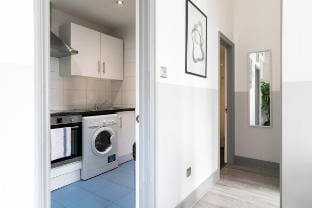 Prime.Vision.Living: Stylish Flat w Balcony Vacation rental in City of Westminster