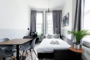 Prime.Vision.Living: Stylish Flat w Balcony Vacation rental in City of Westminster