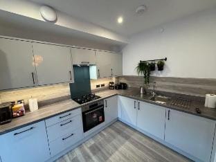 Modern Flat in Glasgow City | FREE Parking & WiFi Vacation rental in Glasgow