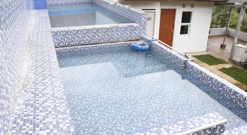 Villa Marmut Pakancilan di Cisarua Puncak Bogor Hotel in Cisarua
