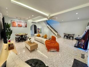 PortugueseSeaVilla 26pax/5minstoJonker/Snooker/KTV Villa in Malacca
