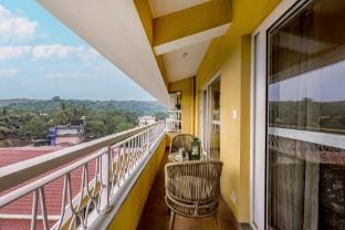 Alaya Stays 3 BHK Veera Marina Apartment with Pool Apartment in Candolim
