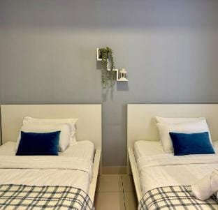 【NEW】Panorama Komtar SeaView @ Meritime Suites Kps Vacation rental in George Town
