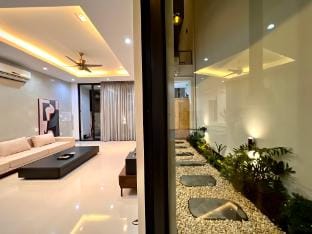 Korea Town Villa 6 Bedrooms Near My Khe Beach Villa in Da Nang