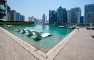 Spacious 1Bedroom, Burj views, Infinity Pool  Jacuzzi Apartment in Dubai