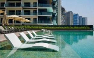 Spacious 1Bedroom, Burj views, Infinity Pool  Jacuzzi Apartment in Dubai