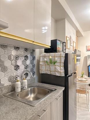 Corner Unit with City View Near Ayala and Fuente Apartment in Cebu City