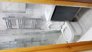 Academic Oasis: Double Room, Private Bath Apartment in Birmingham