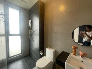 The Tom and Jerry Suite - SeaView Infinity Pool Apartment in George Town