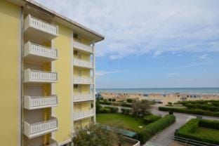 Beachfront apartment retreat with panoramic view Apartment in Bibione