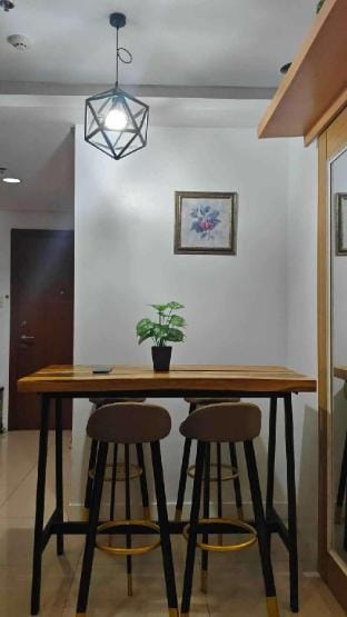 2Bedroom pool view 16F MOA  Villa in Pasay