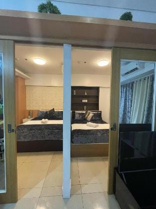 2Bedroom pool view 16F MOA  Villa in Pasay
