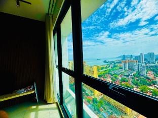Luxury 3BR Suites with Netflix & Sea & City Views Vacation rental in George Town