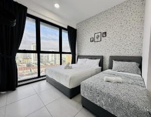 fully sea view 3br 10pax luxury sea & city view Vacation rental in George Town