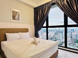 Infinity pool luxury apartment 3br suites Netflix Vacation rental in George Town