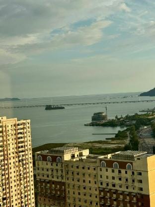 Near airport luxury sea view apartment 10pax Vacation rental in George Town