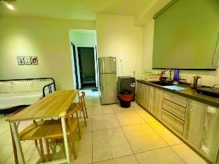 Near airport luxury sea view apartment 10pax Vacation rental in George Town