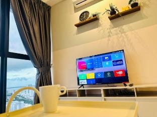 Near airport luxury sea view apartment 10pax Vacation rental in George Town