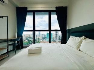 cozy family suites  3BR apartment 10pax komtarvie Vacation rental in George Town