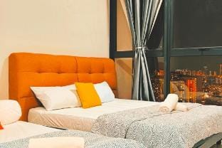 Rooftop, Netflix, Sea & City View-Condo 3BR-10pax Vacation rental in George Town