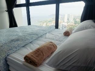 Rooftop, Netflix, Sea & City View-Condo 3BR-10pax Vacation rental in George Town
