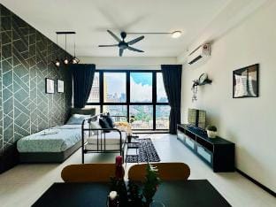 Island-Sea & City View (Familystay-3BR-10Pax) Vacation rental in George Town