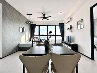 cozy family stay view of the georgetown netflix Vacation rental in George Town
