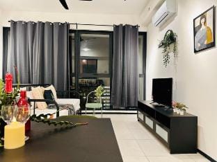 3BR-2Bath-Sea & City View(New Condo in Georgetown Vacation rental in George Town