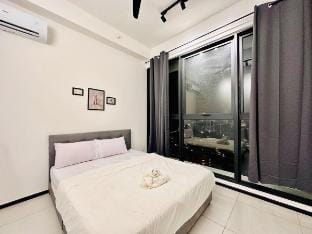 3BR-2Bath-Sea & City View(New Condo in Georgetown Vacation rental in George Town