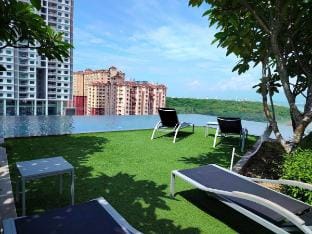 3BR-2Bath-Sea & City View(New Condo in Georgetown Vacation rental in George Town