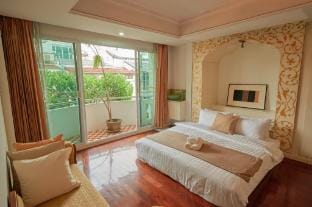 Spacious 2Floor Villa - big group - prime location Vacation rental in Bangkok