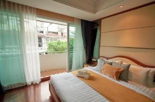 Spacious 2Floor Villa - big group - prime location Vacation rental in Bangkok