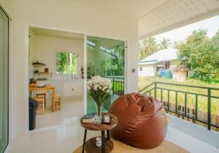 Lotus Cottage • 2mn DeviDeli • 4K SmartTV Vacation rental in Ko Pha-ngan Sub-district