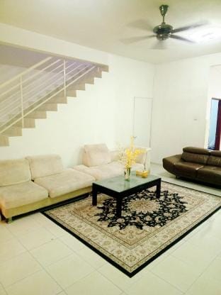 1000 Dinar Homestay Vacation rental in Johor Bahru