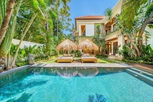 Villa Chicago, New 7 BDR, lively area Villa in North Kuta